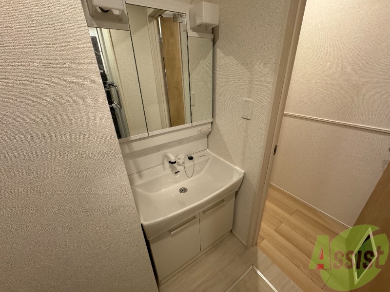 洗面設備　洗面台になります。独立洗面台なので便利ですね。