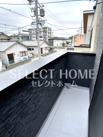 バルコニー　外からの目が気にならないバルコニーで洗濯物が干せます