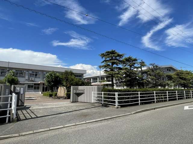 中学校　広畑中学校（中学校）まで405m
