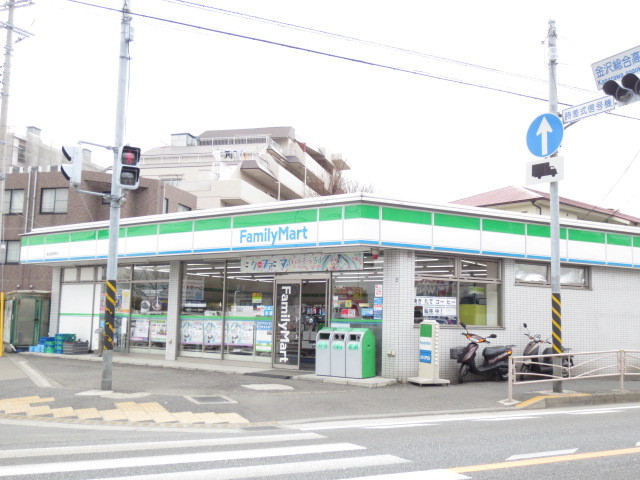コンビニ　ファミリーマート小浦横浜富岡東店（コンビニ）まで450m