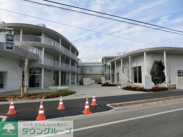 小学校　流山市立おおたかの森小学校（小学校）まで904m