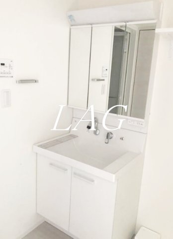 洗面設備　独立洗面台になります。