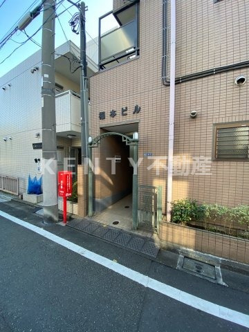 エントランス　落ち着いたエントランスです