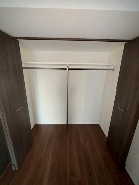 収納　間口・奥行もあるパイプハンガー付収納です♪