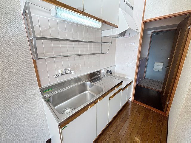 キッチン　掲載写真は同型モデルを掲載しております。実際のお部屋と仕様等