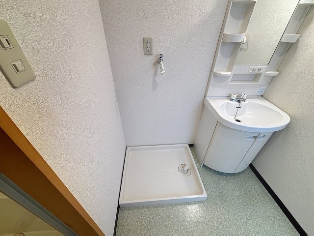 洗面設備　掲載写真は同型モデルを掲載しております。実際のお部屋と仕様等