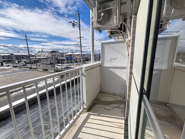 バルコニー　掲載写真は同型モデルを掲載しております。実際のお部屋と仕様等
