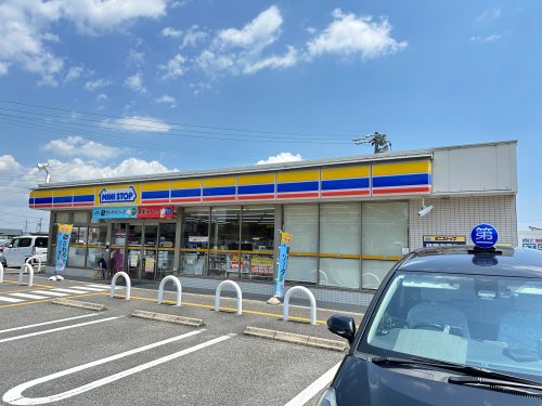 コンビニ　ミニストップ 津県総合文化センター前店（コンビニ）まで487m