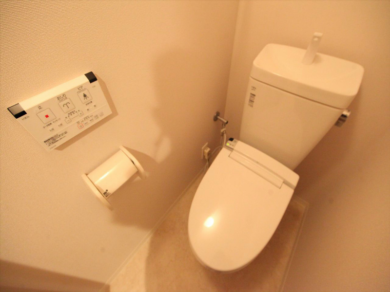トイレ　温水洗浄暖房便座付トイレ