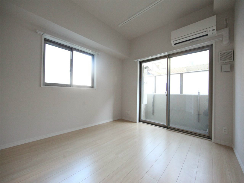 バルコニー　洋室7帖　2面採光　エアコン完備　南面バルコニー