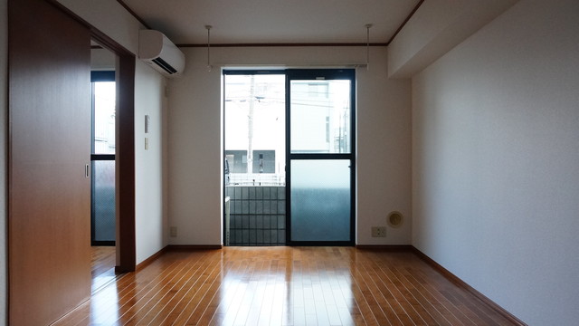 居室・リビング　１０３号室参考写真