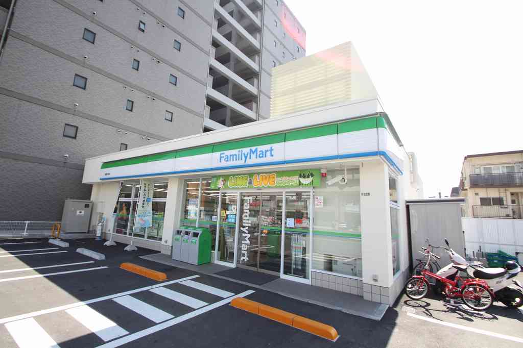 コンビニ　ファミリーマート東雲本町店（コンビニ）まで99m