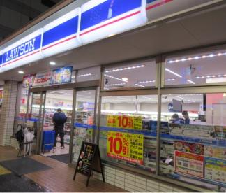 コンビニ　ローソン草加谷塚町店（コンビニ）まで302m