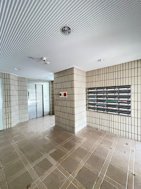 エントランス　同物件別室のイメージ写真