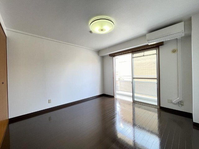 居室・リビング　同物件別室のイメージ写真