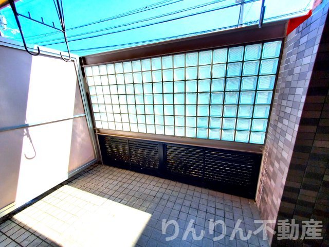 バルコニー　外からの目が気にならないバルコニーで洗濯物が干せます