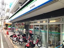 コンビニ　ファミリーマート 西麻布霞町店（コンビニ）まで206m
