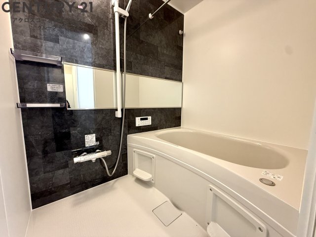 バス・シャワールーム　追い焚き機能付き☆