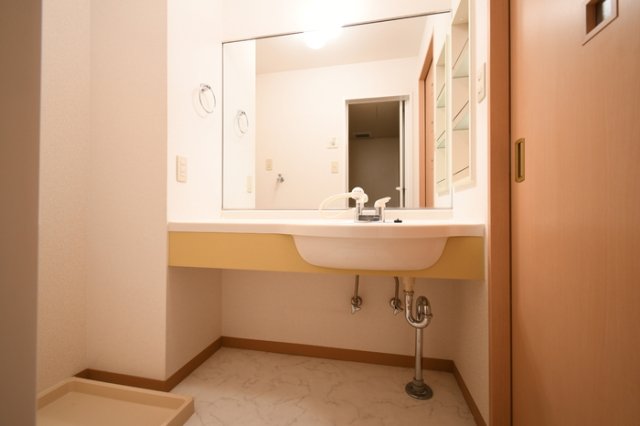 洗面設備　コンパクトで使いやすい洗面所