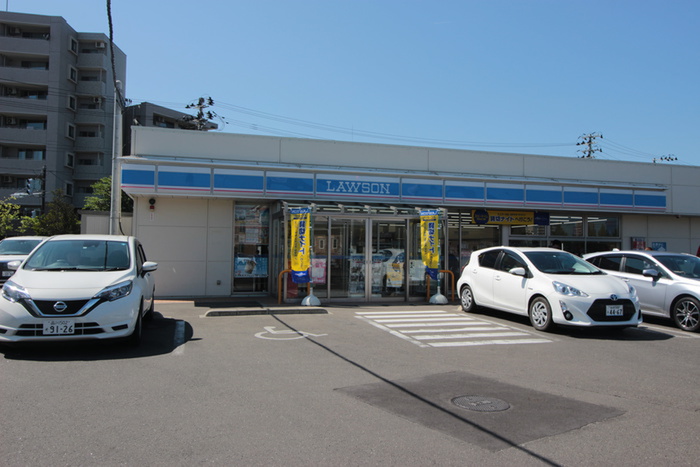 コンビニ　ローソン仙台泉崎一丁目店（コンビニ）まで700m