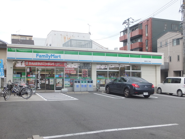 コンビニ　ファミリーマート楠木町三丁目店（コンビニ）まで368m