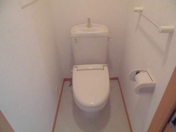 トイレ　温水シャワー付きトイレです