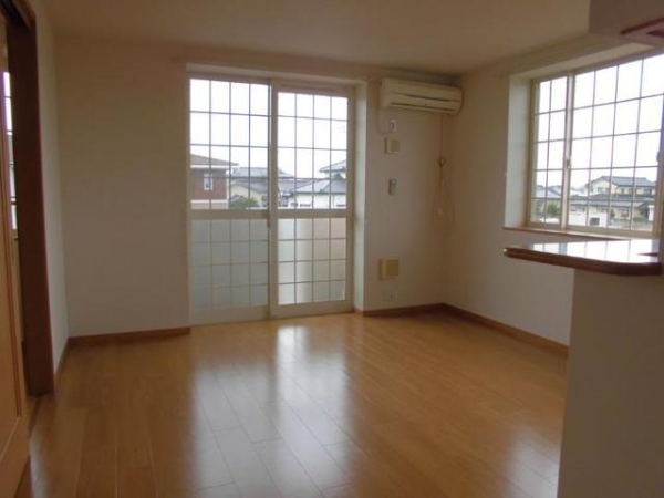 居室・リビング　日あたり良好、団らんスペース