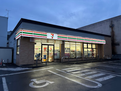 コンビニ　セブンイレブン札幌北1条東12丁目店（コンビニ）まで400m