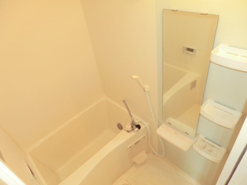 バス・シャワールーム　便利な追い焚き機能、浴室乾燥機付き！