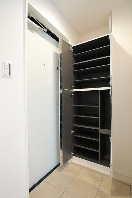 収納　収納　シューズボックス