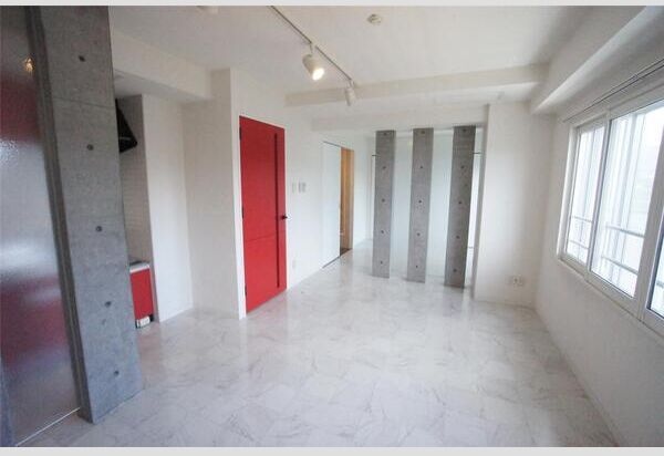 居室・リビング　明るい居間で気持ちまで明るくなりますね！