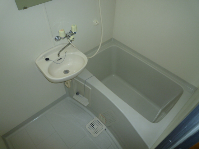 バス・シャワールーム　給湯式　バスルーム