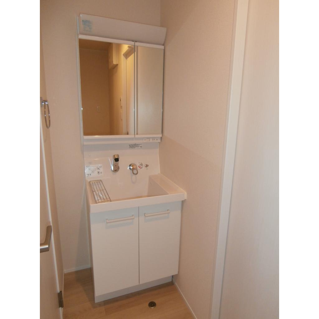 洗面設備　スペースが確保できる洗面所です