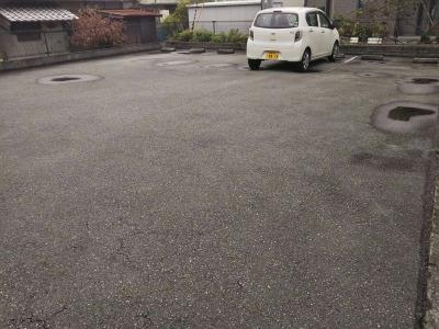 駐車場　敷地内