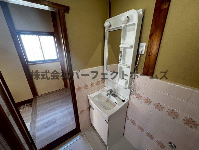 洗面設備　独立洗面台で身支度をすべて済ませてしまいましょう