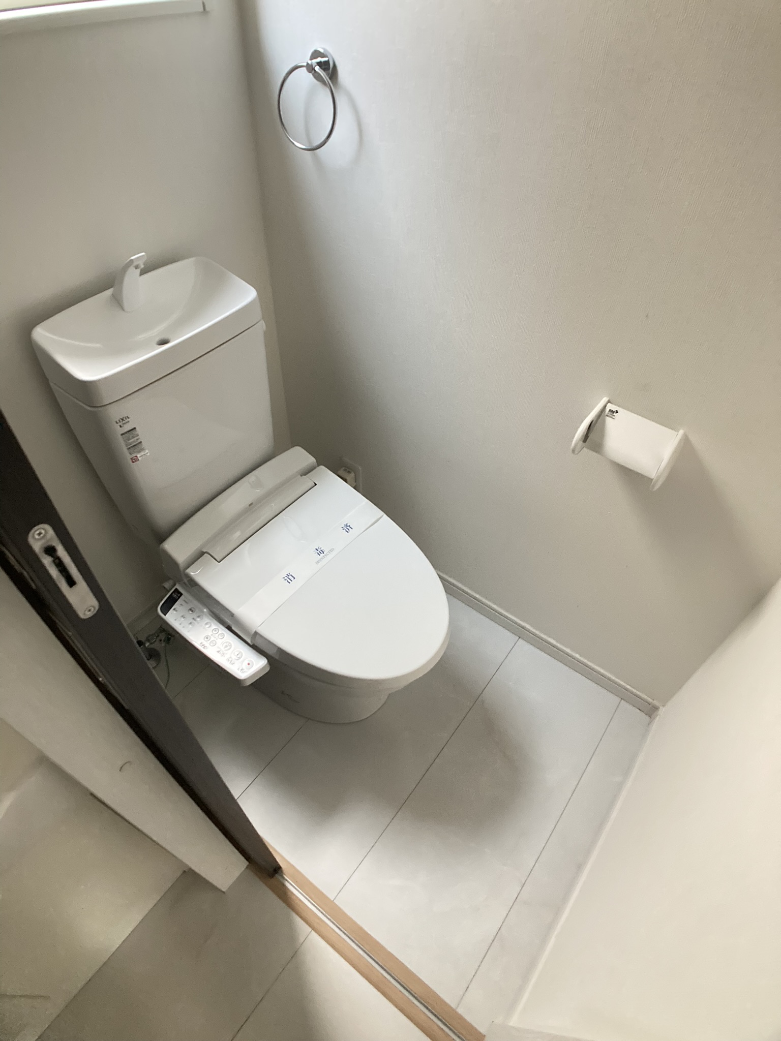 トイレ　温水洗浄便座完備