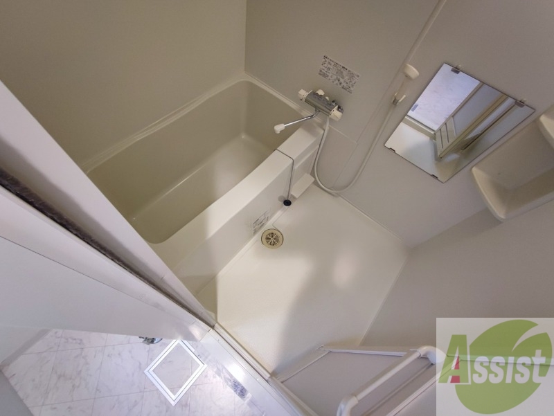 バス・シャワールーム　お風呂になります。一日の疲れを癒してくださいね。