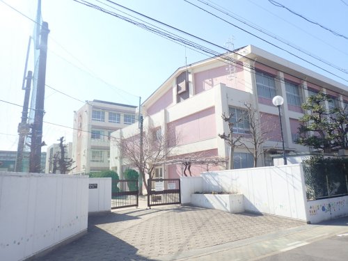 小学校　前山小学校（小学校）まで65m