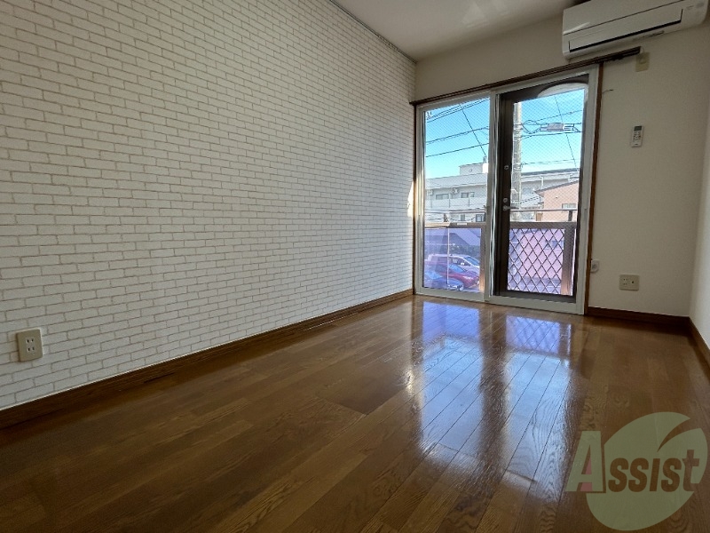 居室・リビング　リビングです。日差しが良く入り、とても明るいです。