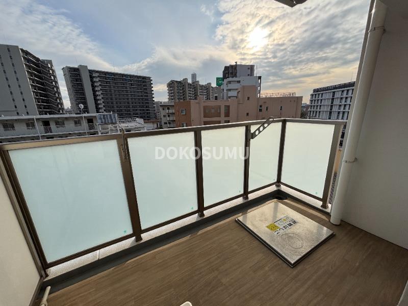 バルコニー　心地よい風と光を感じる、暮らしの楽しみが広がる場所。