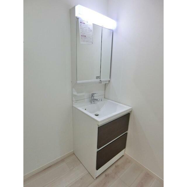 洗面設備　洗面台はシャワーノズルが伸縮！身支度が快適です♪