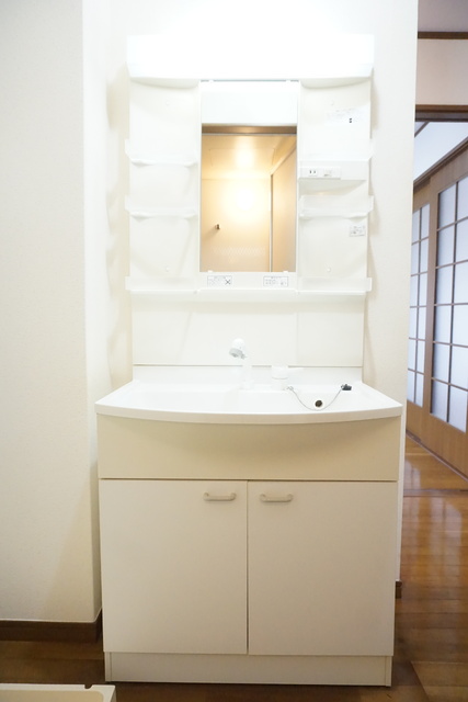 洗面設備　朝の身支度に欠かせない洗髪洗面化粧台です☆