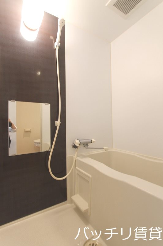 バス・シャワールーム　画像は同型タイプの為、現状を優先致します。