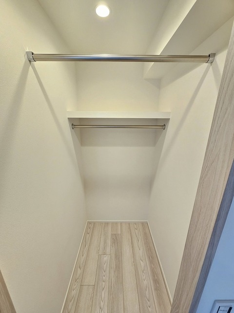 収納　洋室６帖ウォークインクローゼット