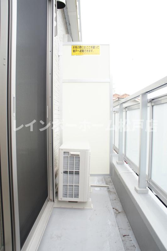 バルコニー　バルコニーからの眺めを楽しみながら食事をしませんか