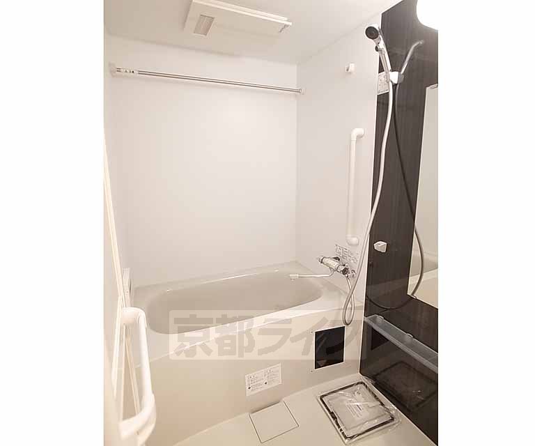 バス・シャワールーム　浴室乾燥機付きです！