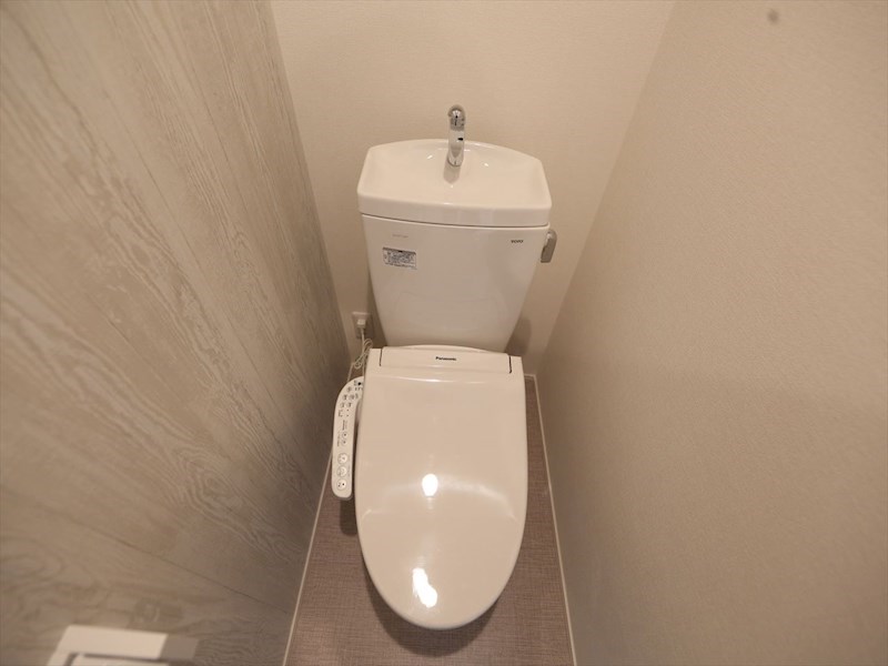 トイレ　温水洗浄暖房便座付トイレ　同仕様写真