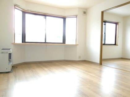 居室・リビング　南向きで陽当たり良好♪