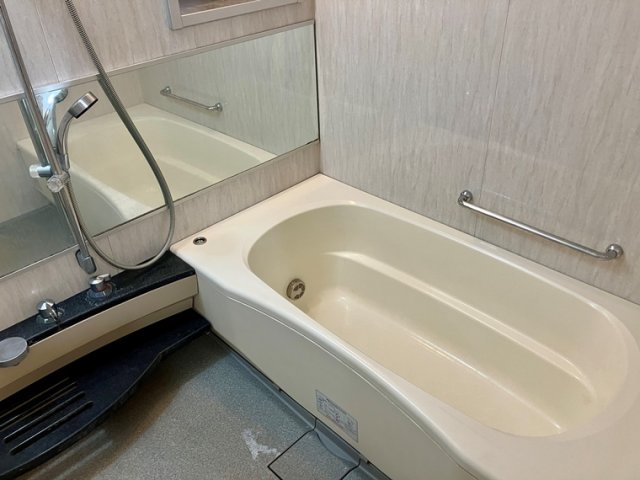 バス・シャワールーム　コンパクトで使いやすいお風呂です