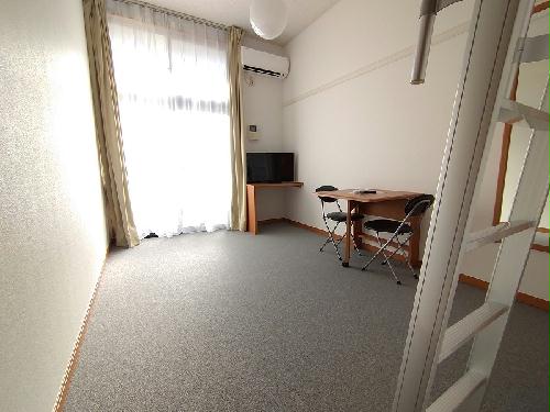 居室・リビング　1階はフローリング仕様です。